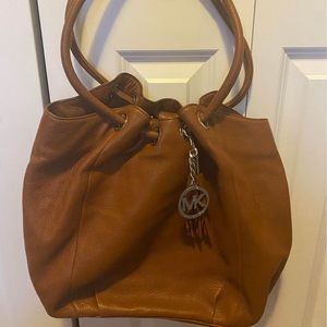 Michael Kors slouch shoulder bag in Camel
